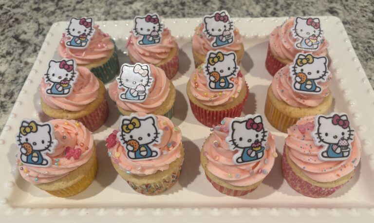 Hello Kitty 12 cupcakes resized 768x458