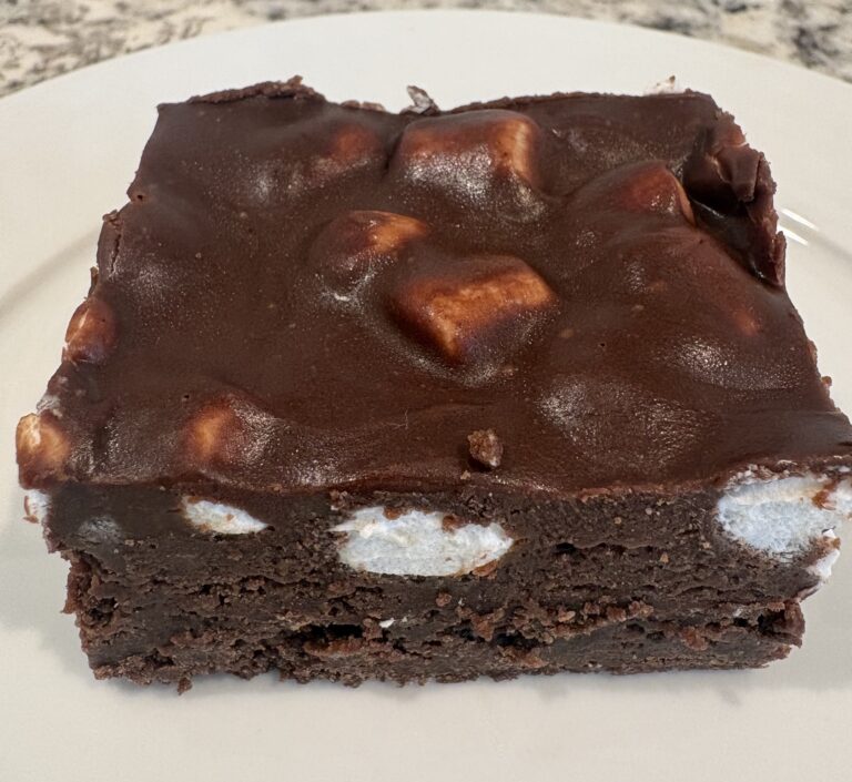 single brownie closeup 768x705